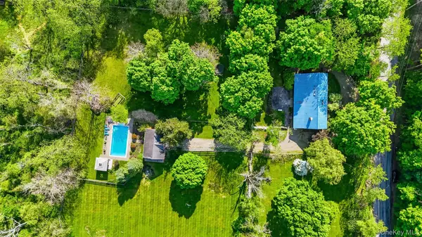 101 Drake RD, Pleasant Valley, NY 12569