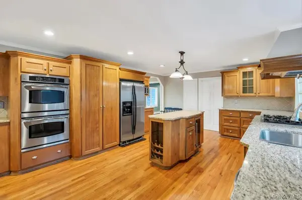 3597 Martha BLVD, Bethpage, NY 11714
