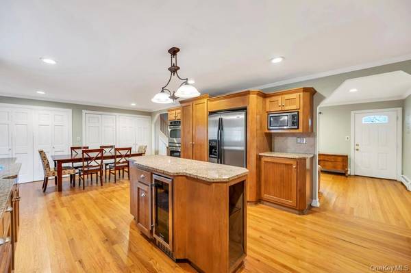 3597 Martha BLVD, Bethpage, NY 11714