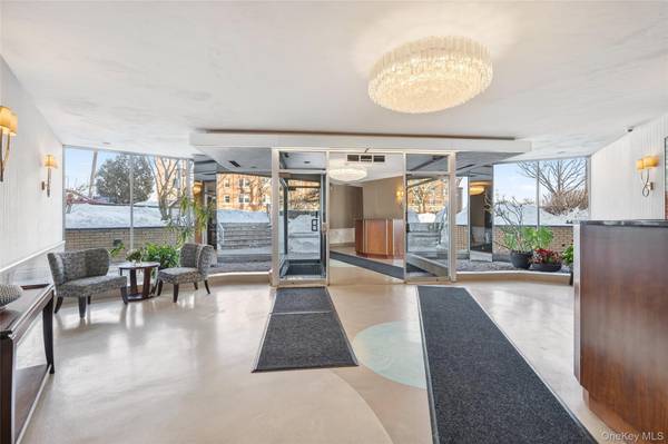 12 Old Mamaroneck RD #2G, White Plains, NY 10605
