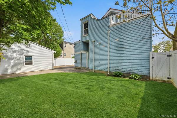 67 E Fulton ST, Lido Beach, NY 11561
