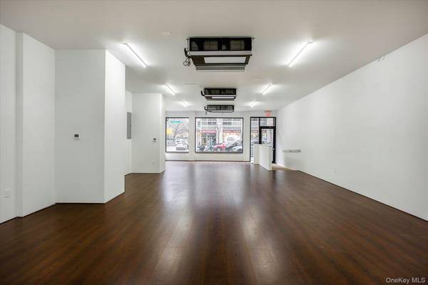 First Avenue 1779 #Ground Floor, New York (manhattan), NY 10128