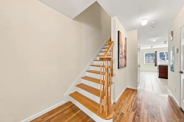 120 E 6th RD, Broad Channel, NY 11693