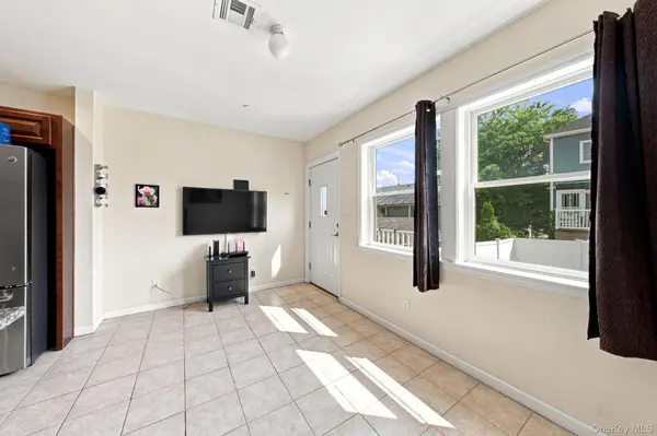 120 E 6th RD, Broad Channel, NY 11693