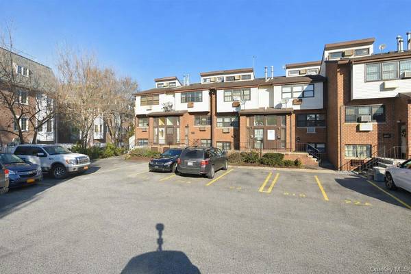 120-11 Cove CT #89, College Point, NY 11356