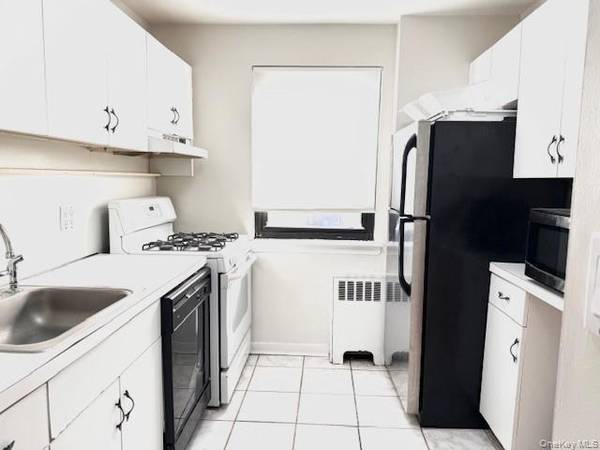 1 terrace CIR #3H, Great Neck, NY 11021