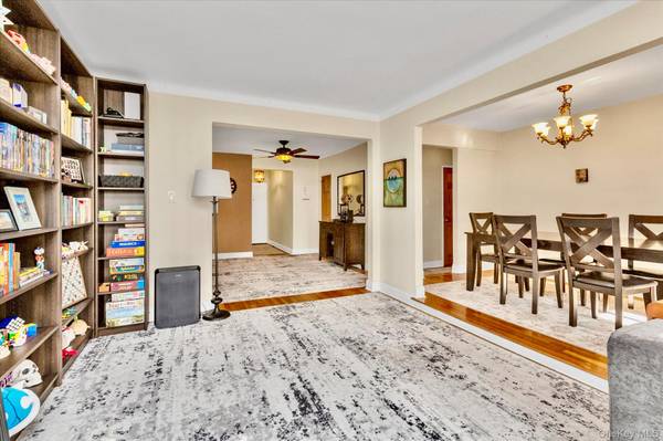 67-12 Yellowstone BLVD #E8, Forest Hills, NY 11375