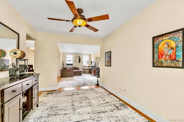 67-12 Yellowstone BLVD #E8, Forest Hills, NY 11375