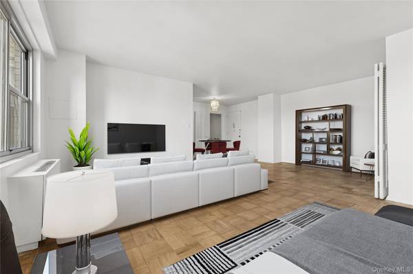 110-11 Queens BLVD #8D, Forest Hills, NY 11375
