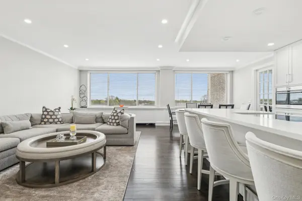 100 Hilton AVE #901, Garden City, NY 11530
