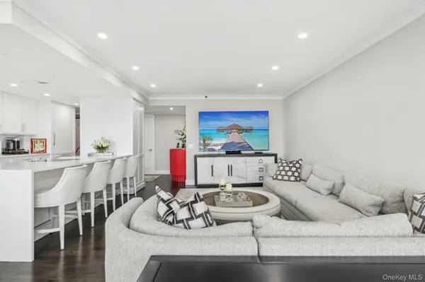 100 Hilton AVE #901, Garden City, NY 11530