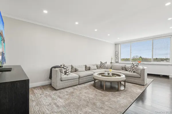 100 Hilton AVE #901, Garden City, NY 11530
