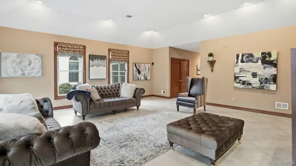 131 Malloy DR, East Quogue, NY 11942