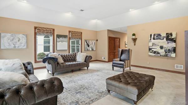 131 Malloy DR, East Quogue, NY 11942