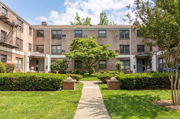 46 Terrace CIR #3F, Great Neck, NY 11021