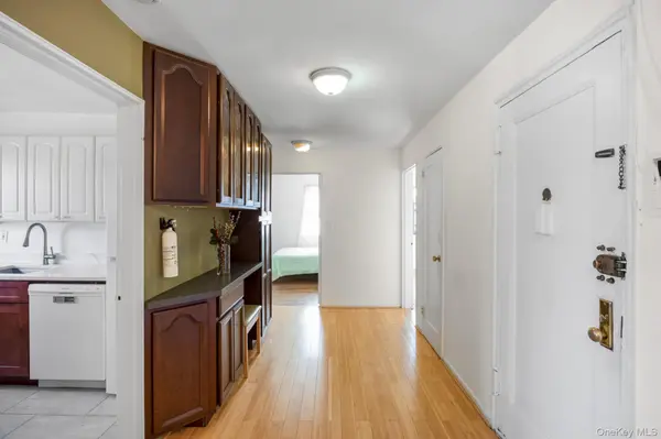 46 Terrace CIR #3F, Great Neck, NY 11021
