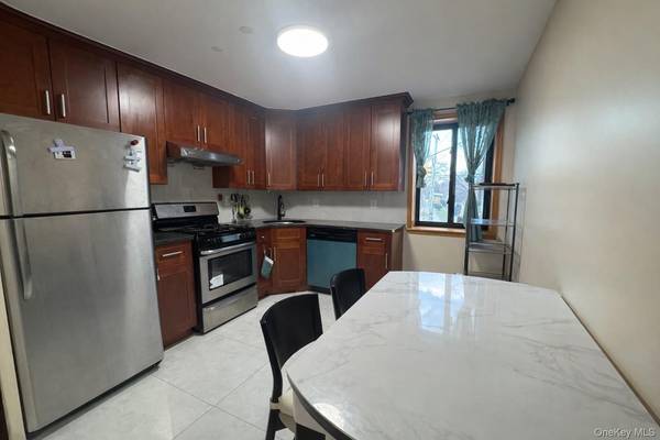 7548 Parsons BLVD #2A, Fresh Meadows, NY 11366