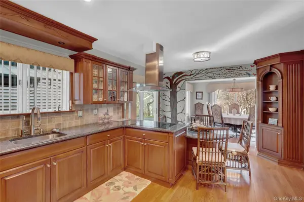 2 Riverview TER, Smithtown, NY 11787