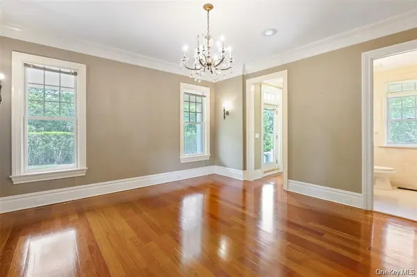 52 Brushy Neck LN, Westhampton, NY 11977