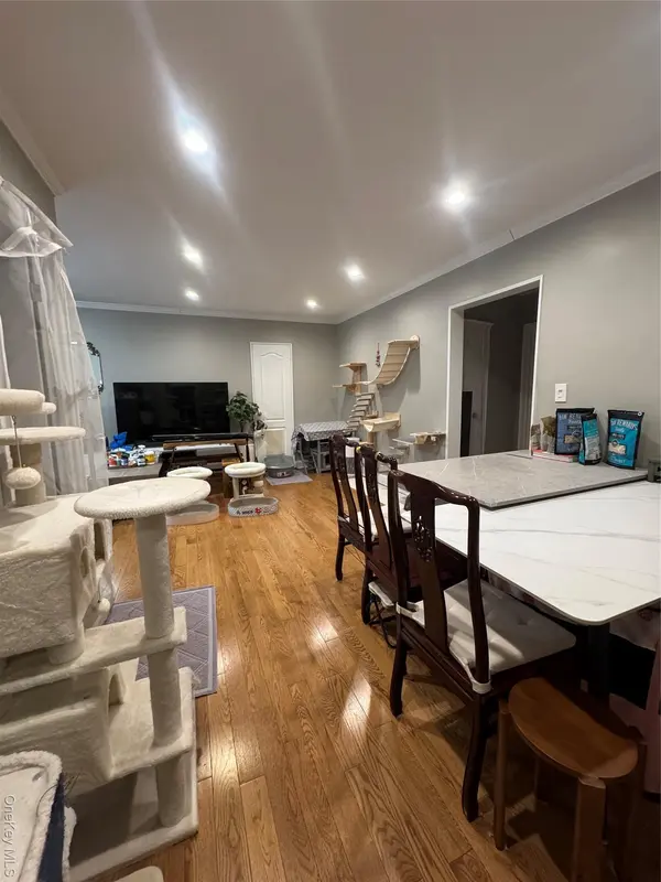 160-24 17th Ave #1, Whitestone, NY 11357