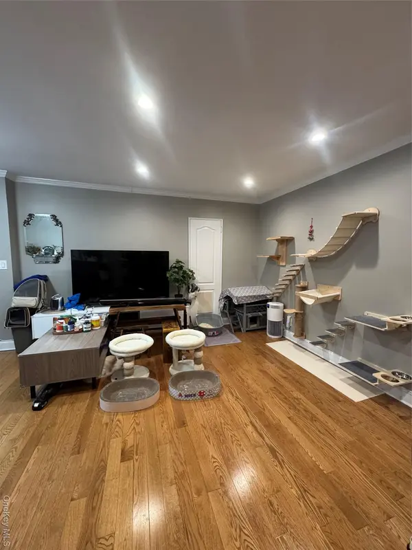 160-24 17th Ave #1, Whitestone, NY 11357