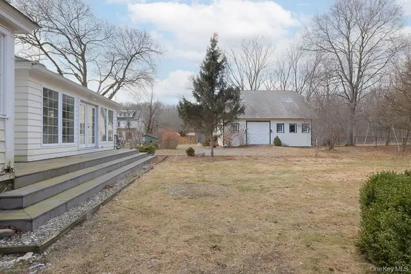 102 W Wiley ST, Maybrook, NY 12543