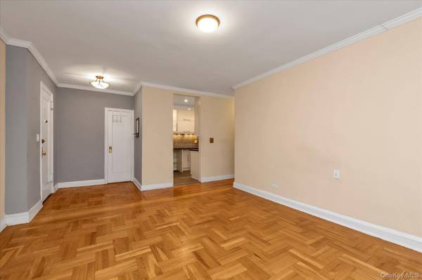 48-35 43 ST #4C, Woodside, NY 11377
