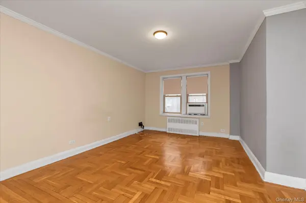 48-35 43 ST #4C, Woodside, NY 11377
