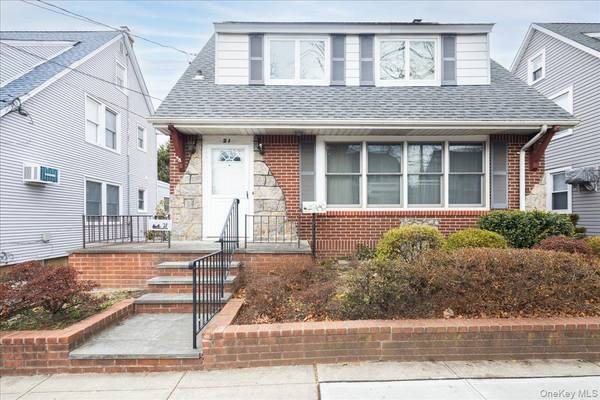 21 Cornell ST, Williston Park, NY 11596