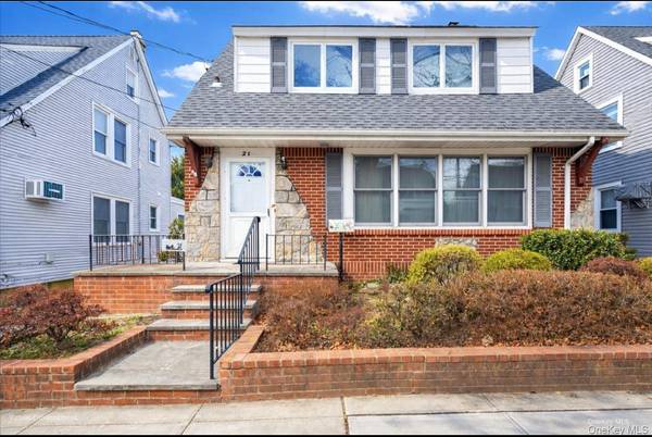 21 Cornell ST, Williston Park, NY 11596