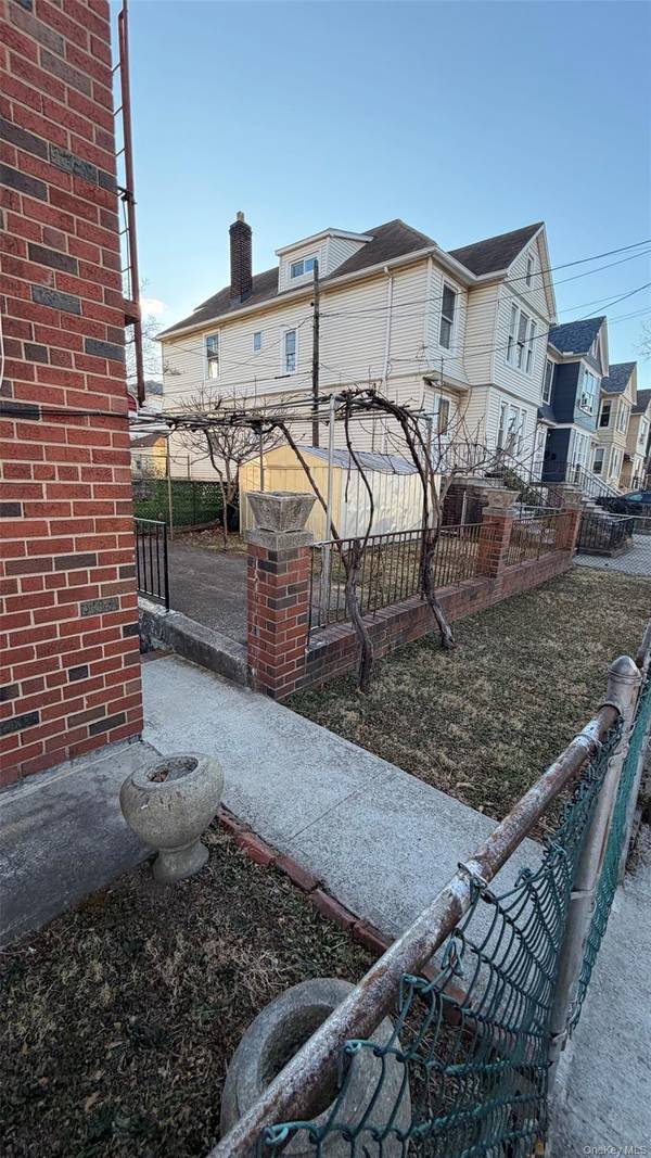 2874 Roberts AVE, Bronx, NY 10461