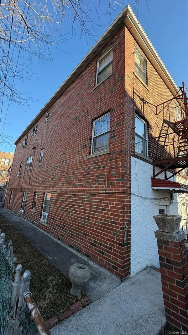 2874 Roberts AVE, Bronx, NY 10461
