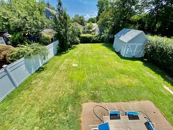 880 Wiggins ST, Greenport, NY 11944