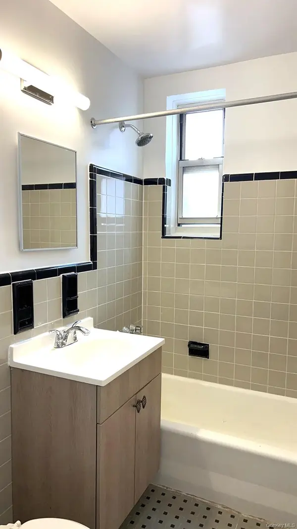 67-30 Clyde ST #4P, Forest Hills, NY 11375