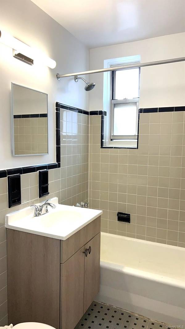 67-30 Clyde ST #4P, Forest Hills, NY 11375