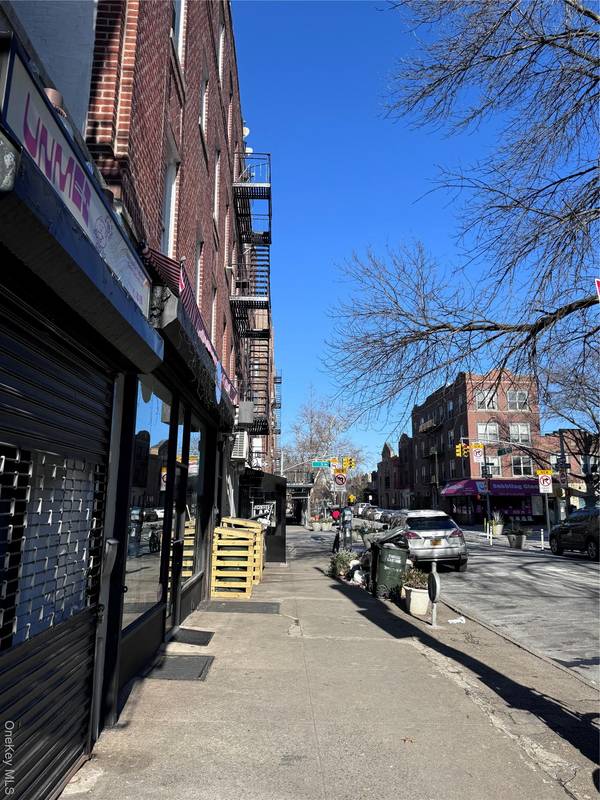 31-02 35th ST, Astoria, NY 11106