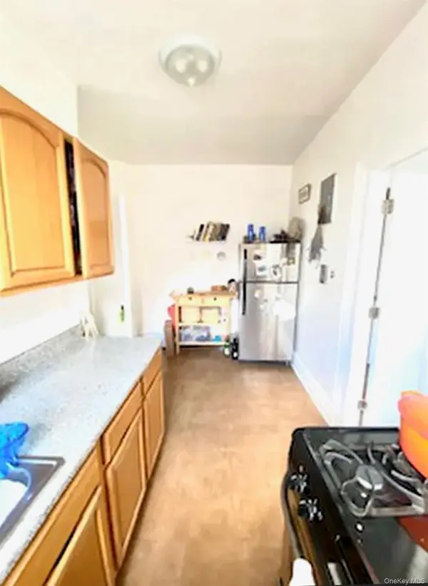31-02 35th ST, Astoria, NY 11106