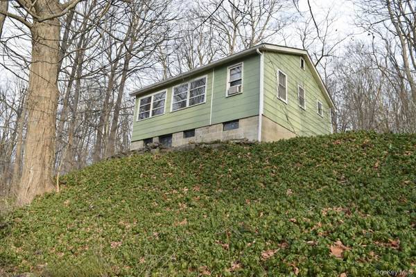 36 Paradise HL, Highland Mills, NY 12518