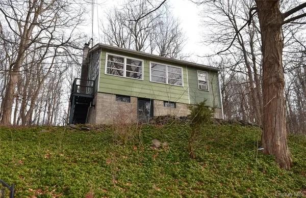 36 Paradise HL, Highland Mills, NY 12518