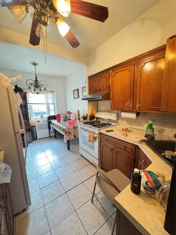 7291 Calamus AVE, Woodside, NY 11377