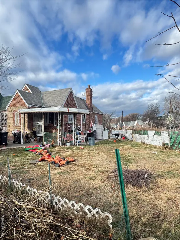 7291 Calamus AVE, Woodside, NY 11377