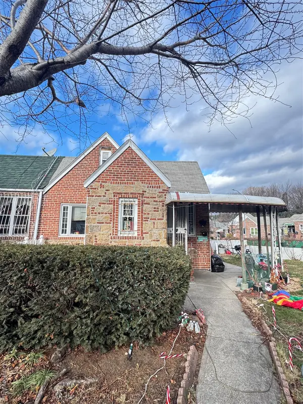 7291 Calamus AVE, Woodside, NY 11377
