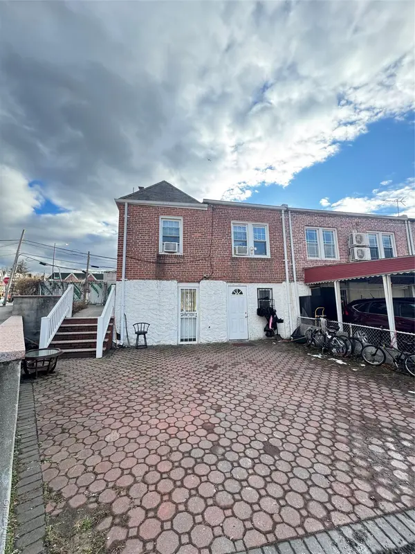7291 Calamus AVE, Woodside, NY 11377
