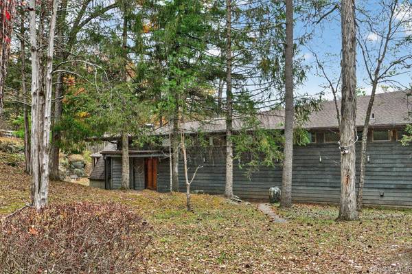 106 Mountain Laurel LN, Woodstock, NY 12498