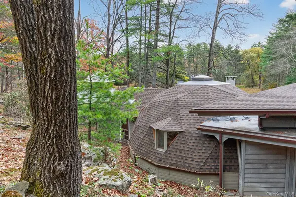 106 Mountain Laurel LN, Woodstock, NY 12498