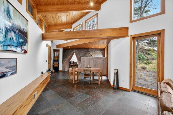 106 Mountain Laurel LN, Woodstock, NY 12498
