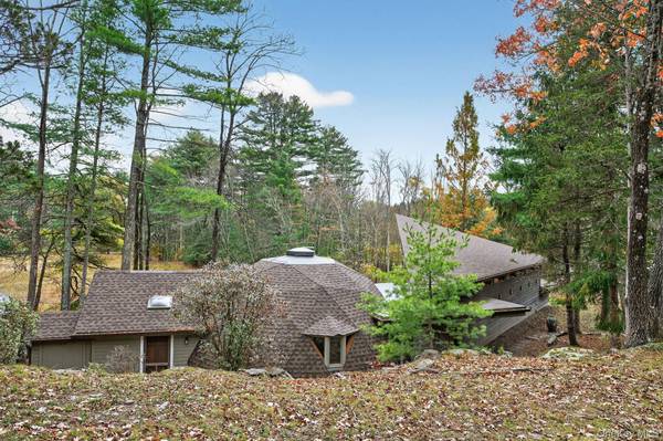 106 Mountain Laurel LN, Woodstock, NY 12498