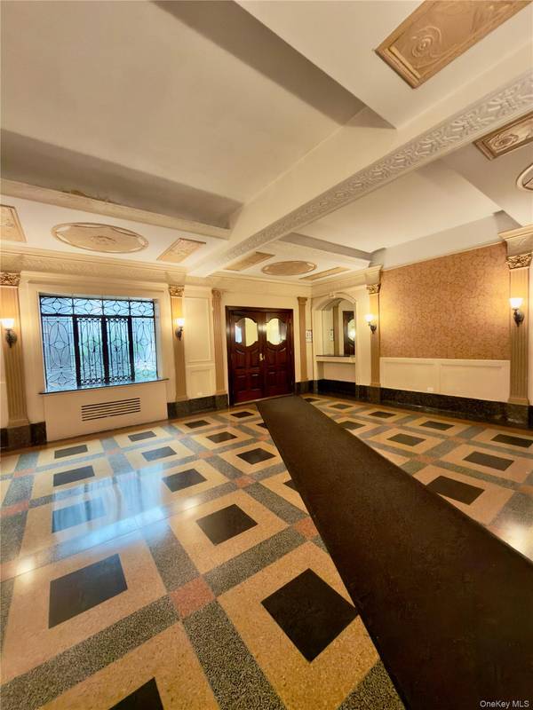 35-40 82 ST #6C, Jackson Heights, NY 11372