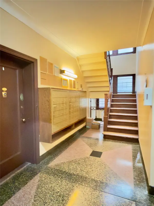 35-40 82 ST #6C, Jackson Heights, NY 11372