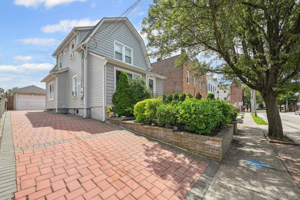 13 Herbert AVE, Port Washington, NY 11050